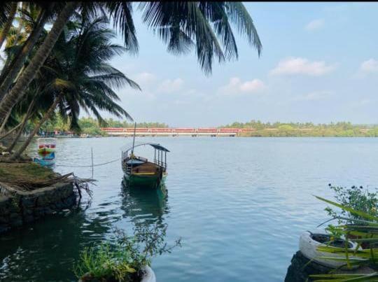 Green Island Homestay Riverside โคชิโคด ภายนอก รูปภาพ