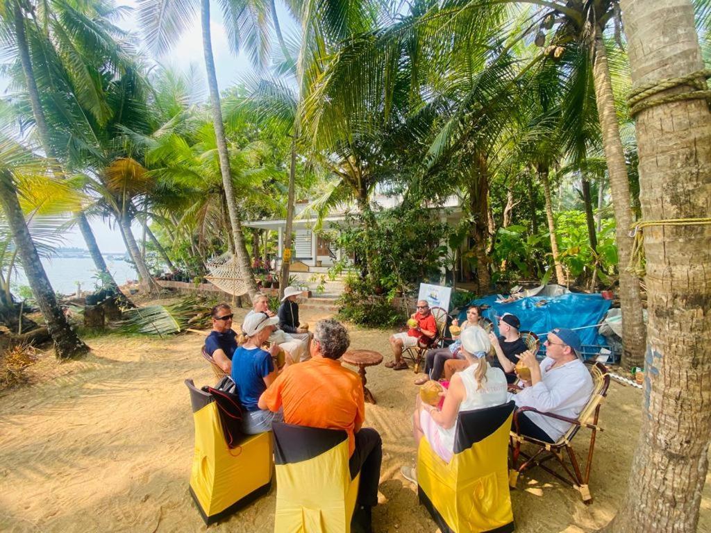 Green Island Homestay Riverside โคชิโคด ภายนอก รูปภาพ